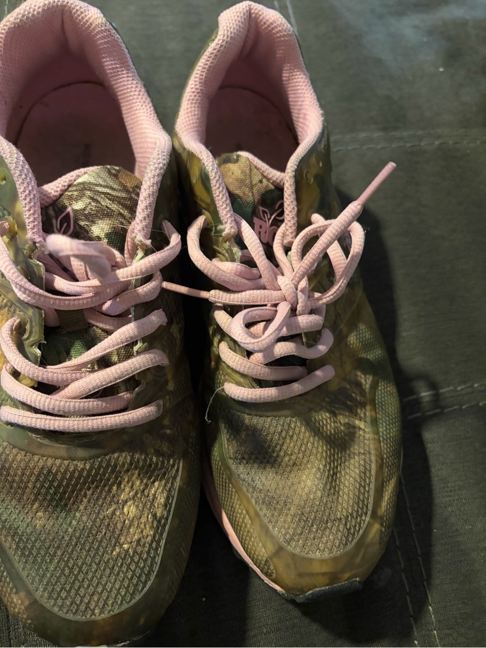 Realtree Camo Women's Athletic Shoes with Pink Trim